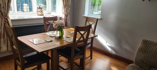 AMAZING 5 BEDROOM HOUSE FOR 9