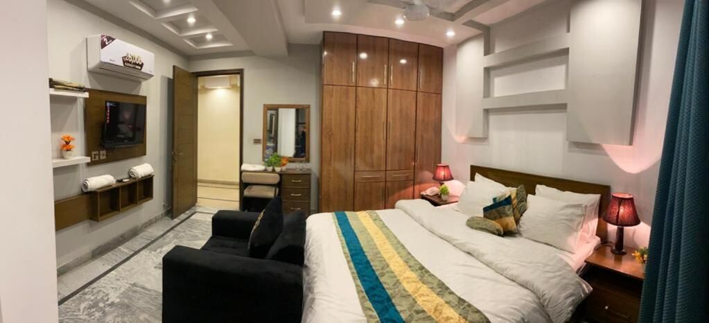 deluxe room | iron/ironing board, free wifi, bed sheets