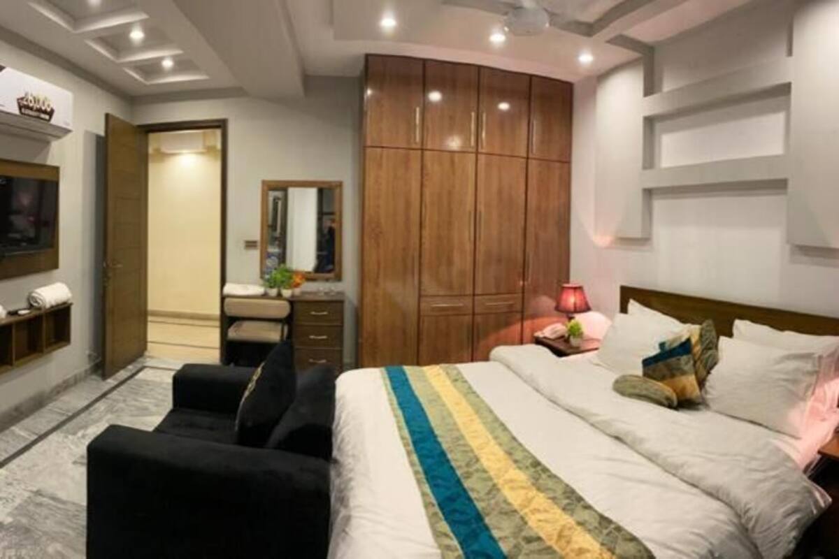 deluxe room | iron/ironing board, free wifi, bed sheets