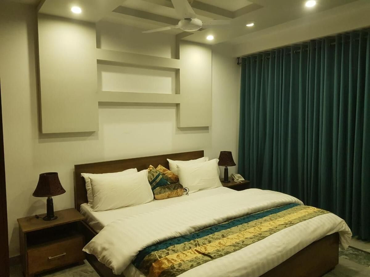 deluxe room | iron/ironing board, free wifi, bed sheets