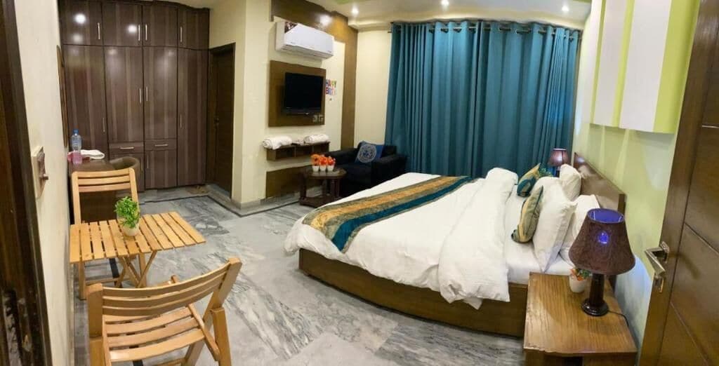 deluxe room | iron/ironing board, free wifi, bed sheets