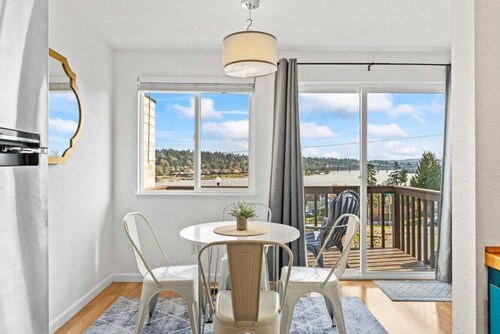 Waterview 2 Bedroom, Pet Friendly Duplex Unit