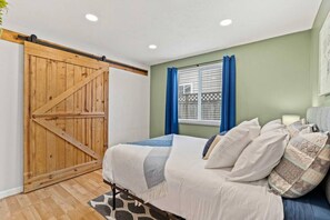 2 bedrooms, desk, iron/ironing board, travel crib