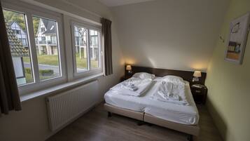 4 bedrooms, bed sheets