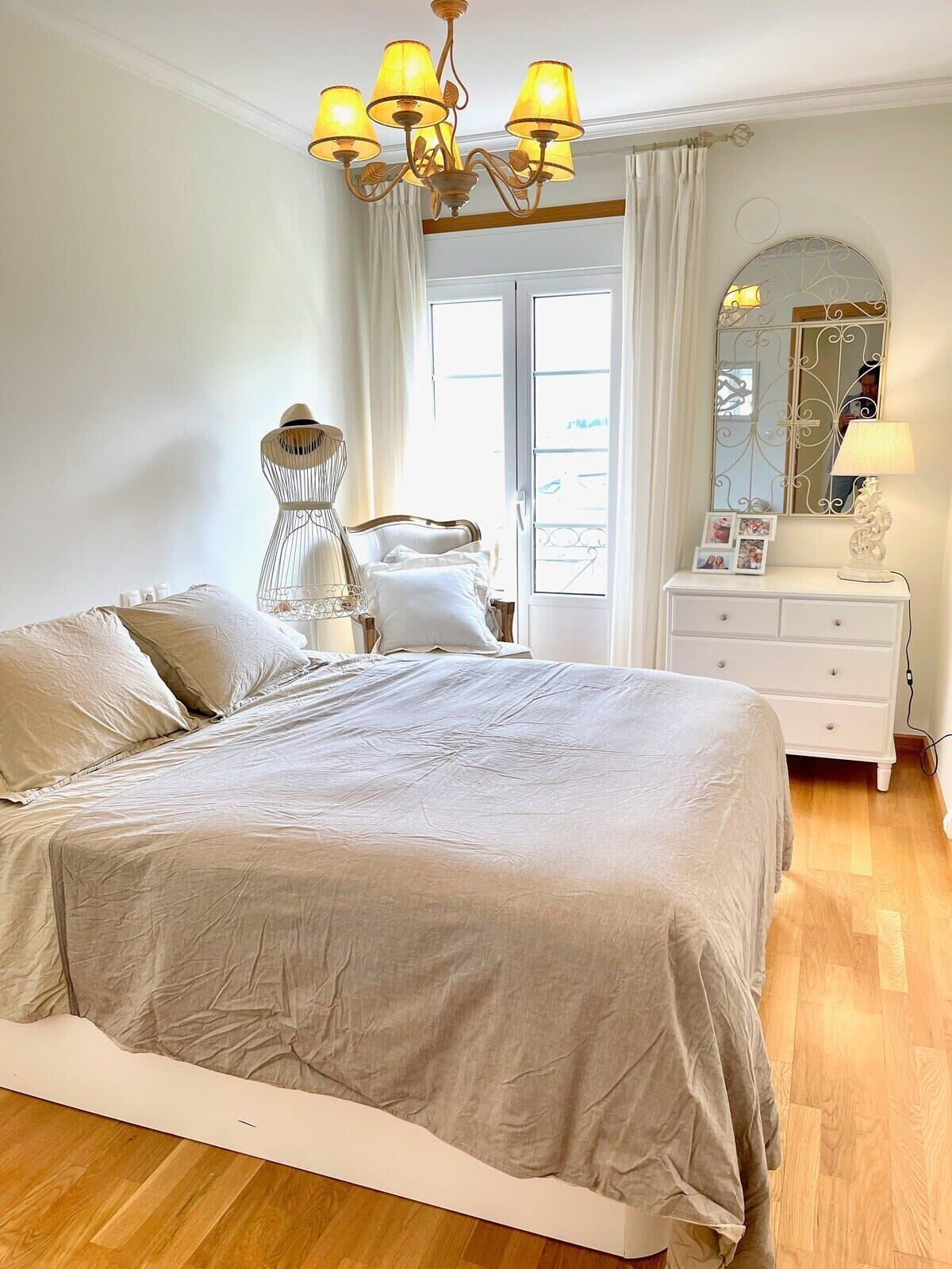 2 chambres, fer et planche à repasser, lit parapluie, draps fournis