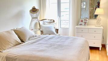 2 chambres, fer et planche à repasser, lit parapluie, draps fournis