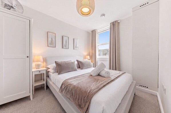 2 bedrooms, iron/ironing board, free WiFi, bed sheets