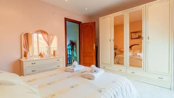 4 slaapkamers, een strijkplank/strijkijzer, gratis internet