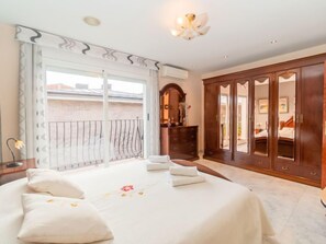 4 makuuhuonetta, silitysrauta/-lauta, ilmainen internet