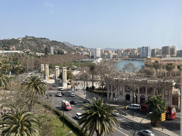 View from property - 3-bed, 2-bath apartment, equipped kitchen, central Malaga (Málaga)