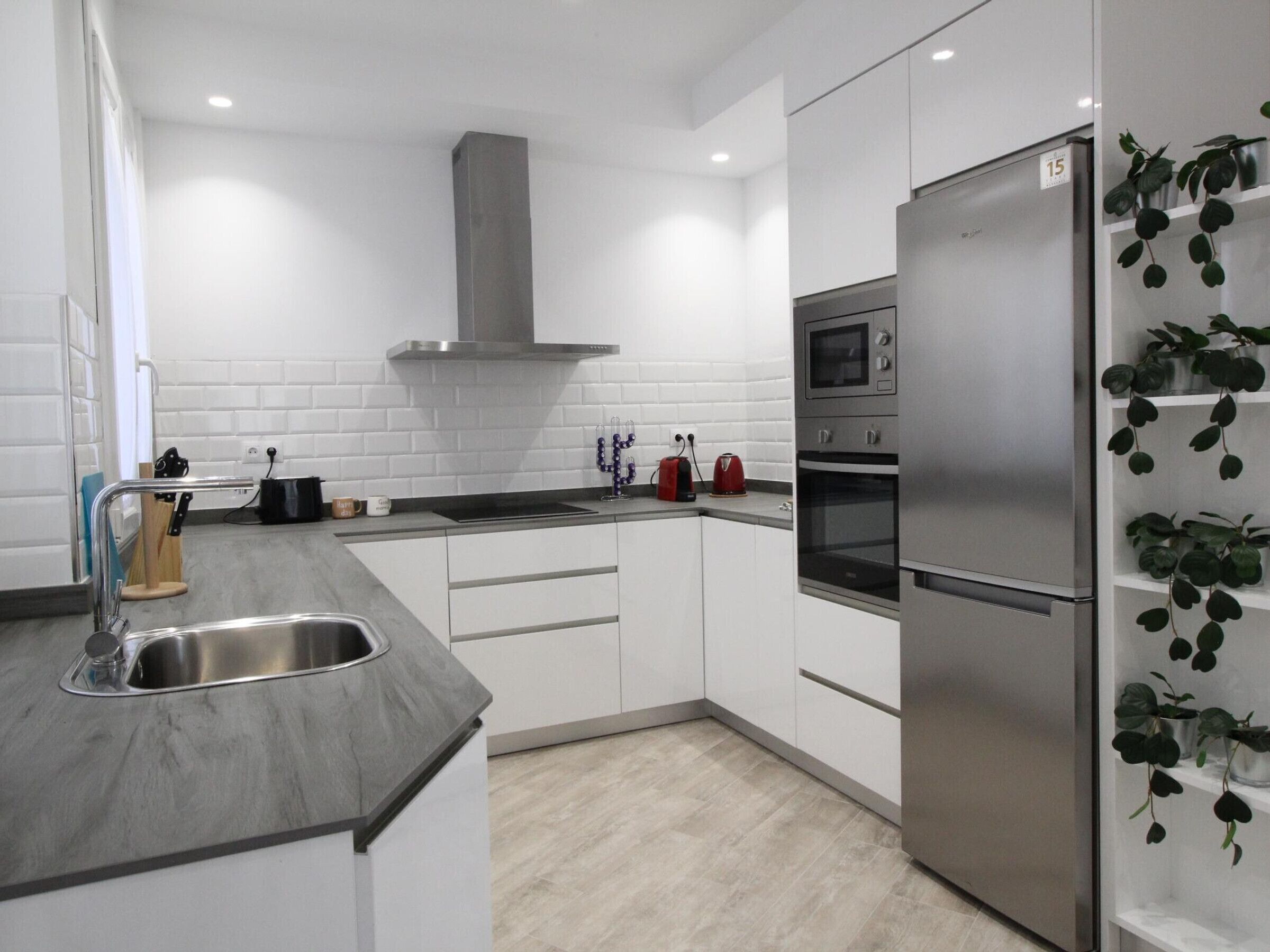 Refrigerador, microondas, horno y lavavajillas 