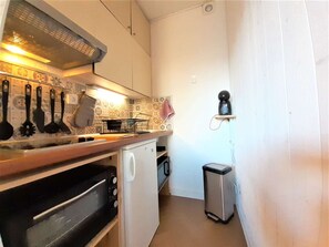 Micro-ondas, fogão, cooktop, cafeteira/chaleira