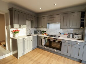 Réfrigérateur, bouilloire électrique