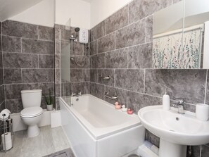 Shower - Llys Mair (Bala)