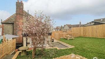 Cottage | Property grounds
