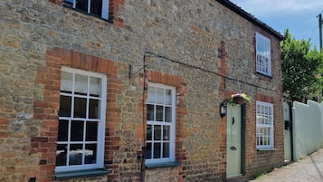 Cottage | Front of property