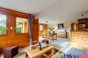 TV - Spacious Furnished Apartment – Aravis Range, Mountain Views (Saint jean de sixt)