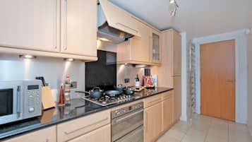 Apartment | Private kitchen | Fridge, microwave, oven, stovetop