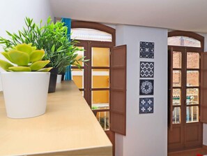 Interior - Charming Central Studio in Historic Malaga, 15 Min Walk to Malagueta Beach (Málaga)
