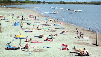 Una spiaggia nelle vicinanze