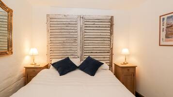 2 bedrooms, individually decorated, individually furnished, free WiFi