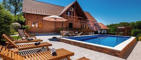 Seasonal outdoor pool, a heated pool