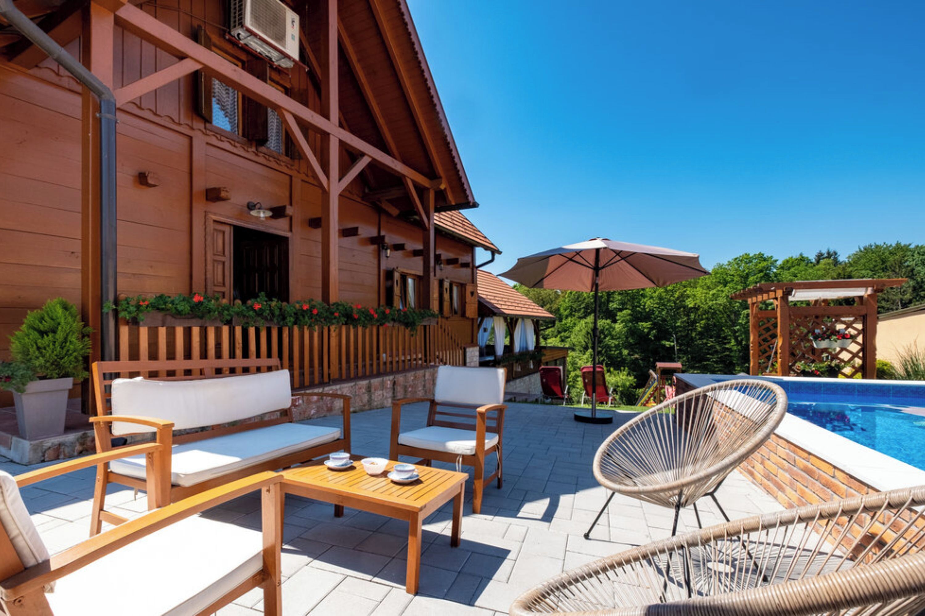 Family House, Multiple Bedrooms, 2 Bathrooms, Mountainside (Rustic Cottage With Heated Pool) | Outdoor dining