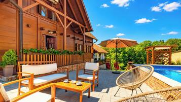 Family House, 4 Bedrooms, 2 Bathrooms, Mountainside (Rustic Cottage With Heated Pool) | Teres/patio