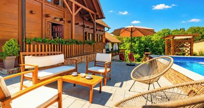 Rustic Cottage With Heated Pool