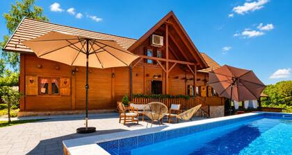 Rustic Cottage With Heated Pool
