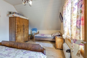 Family House, Multiple Bedrooms, 2 Bathrooms, Mountainside (Rustic Cottage With Heated Pool) | 4 bedrooms, free WiFi, bed sheets - Rustic Cottage With Heated Pool (Velika Gorica)