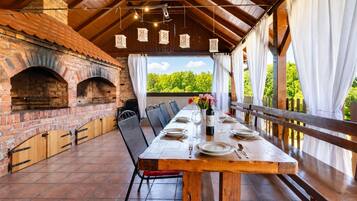 Family House, 4 Bedrooms, 2 Bathrooms, Mountainside (Rustic Cottage With Heated Pool) | Outdoor dining