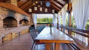 Tempat makan outdoor