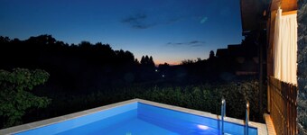 Rustic Cottage With Heated Pool