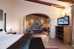 6 bedrooms, iron/ironing board, free WiFi, bed sheets - Can Corem by Rentallorca (Manacor)