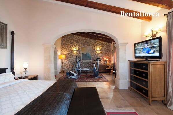 6 habitaciones, tabla de planchar con plancha y wifi gratis