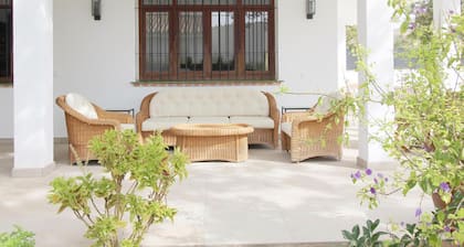 Luxury Villa with Private Pool, Near Beach and Golf