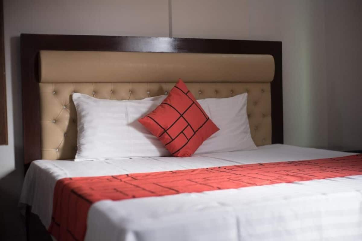 Habitación doble Deluxe | Escritorio, wifi gratis y ropa de cama