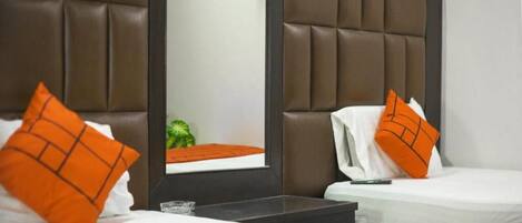 Habitación Deluxe con 2 camas individuales | Escritorio, wifi gratis, ropa de cama