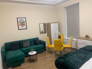 Free WiFi, bed sheets - Beautiful 1-bed Studio in Arbroath (Arbroath)