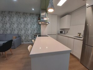 Fridge, microwave, oven, coffee/tea maker