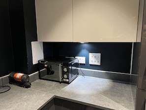 Apartment, 1 Queen Bed with Sofa bed | Private kitchen | Fridge, microwave, oven, stovetop