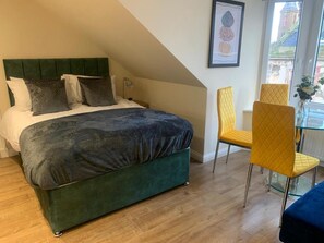 Studio, 1 Queen Bed