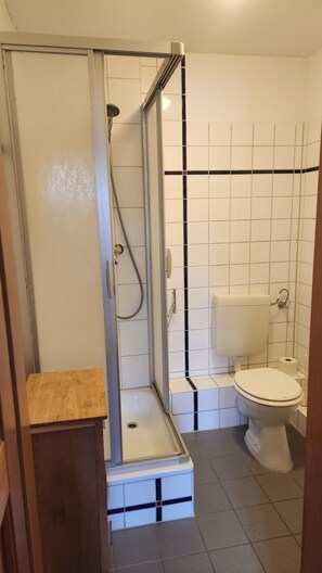Hair dryer, towels, toilet paper - Hunter's apartment in the Großmenow forester's lodge (Fürstenberg/Havel)