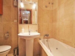 Hair dryer - Del Parque Flats Cervantes: Cozy Apartment for 4 in Historic Málaga Center (Málaga)