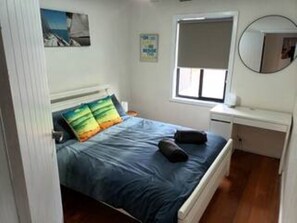 4 makuuhuonetta, työpöytä, silitysrauta/-lauta, ilmainen Wi-Fi