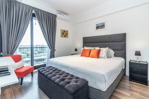 1 habitación, tabla de planchar con plancha, wifi gratis y ropa de cama