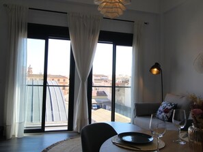 Interior - Spacious and bright Loft Duplex with Wi-Fi, air conditioning, and parking in the heart of Malaga (Málaga)
