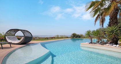 'Villa Sellemond' with Lake View, Pool, Garden & Wi-Fi