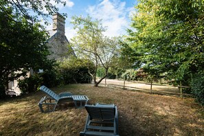 Property grounds - Charming gîte with Spa, on the bay of Mont Saint Michel (Sougeal)
